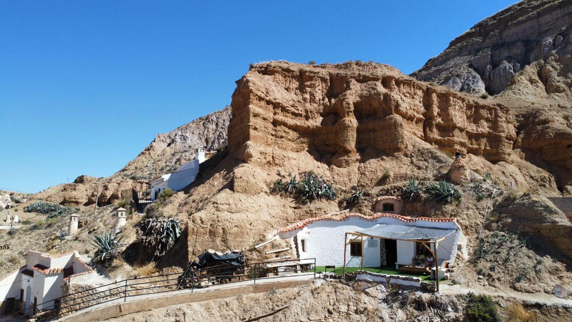 Creatively Designed Cavehouse With Jacuzzi Villa Gorafe Exterior photo